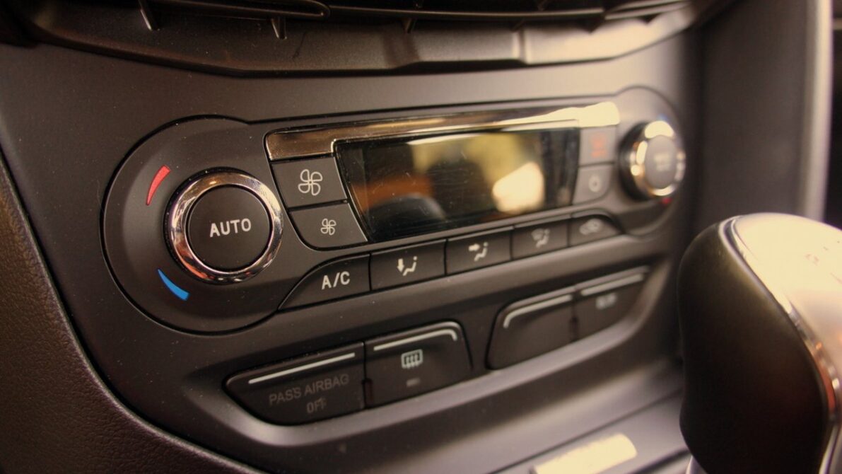 臭いの種類から原因を特定する方法