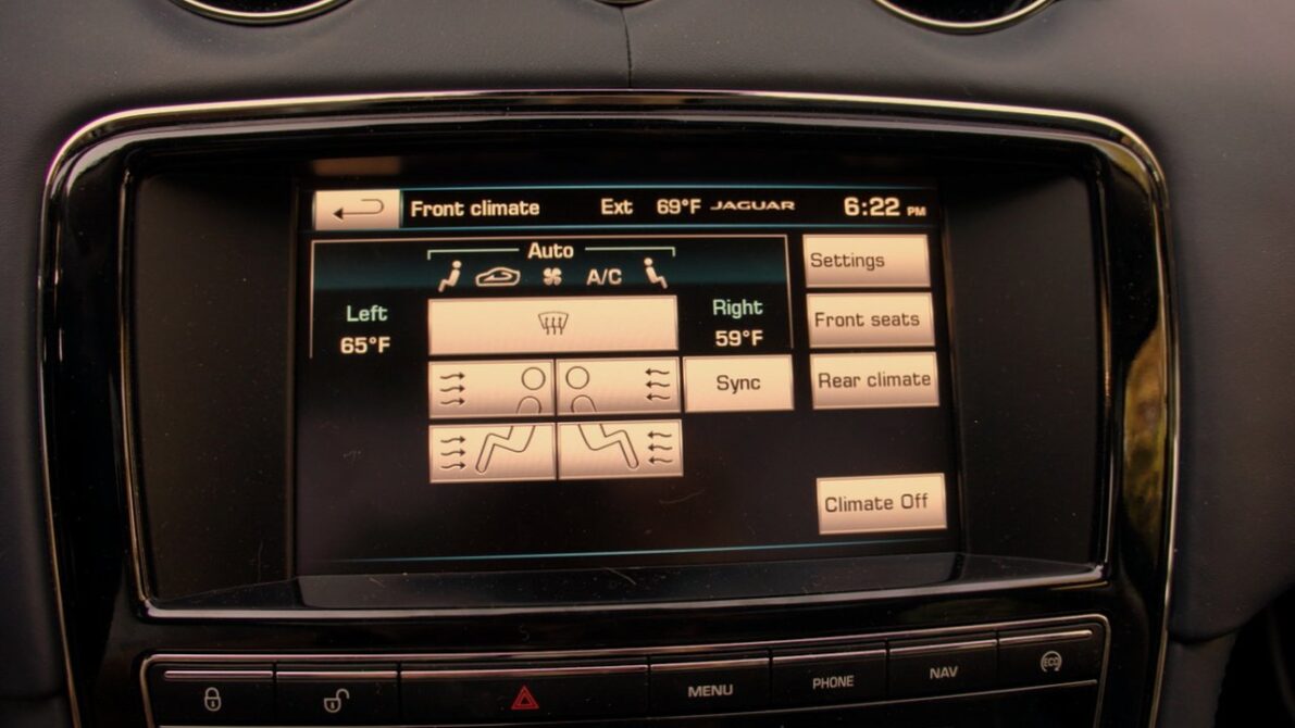 車のエアコンが臭い原因と対策まとめ