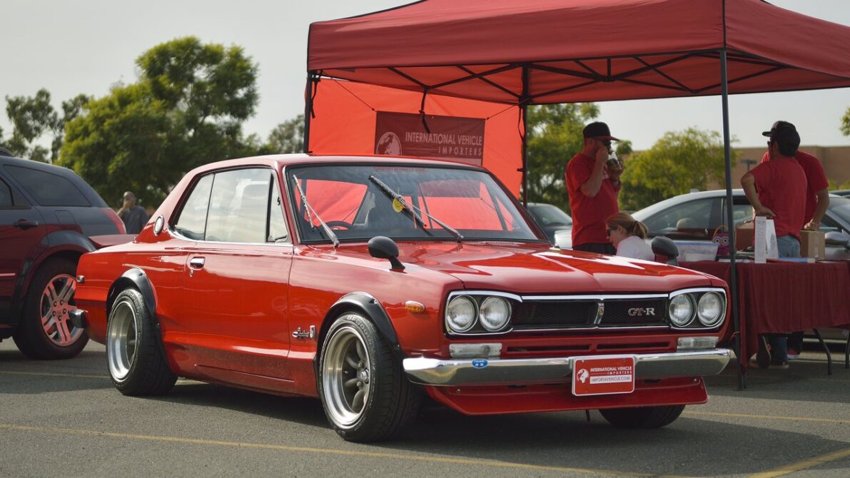 新型スカイラインV38のデザイン｜歴代オマージュの丸目4灯テール復活