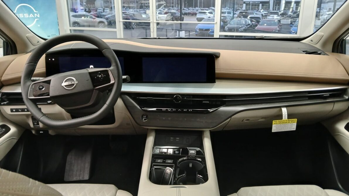 新型ムラーノ インテリア
