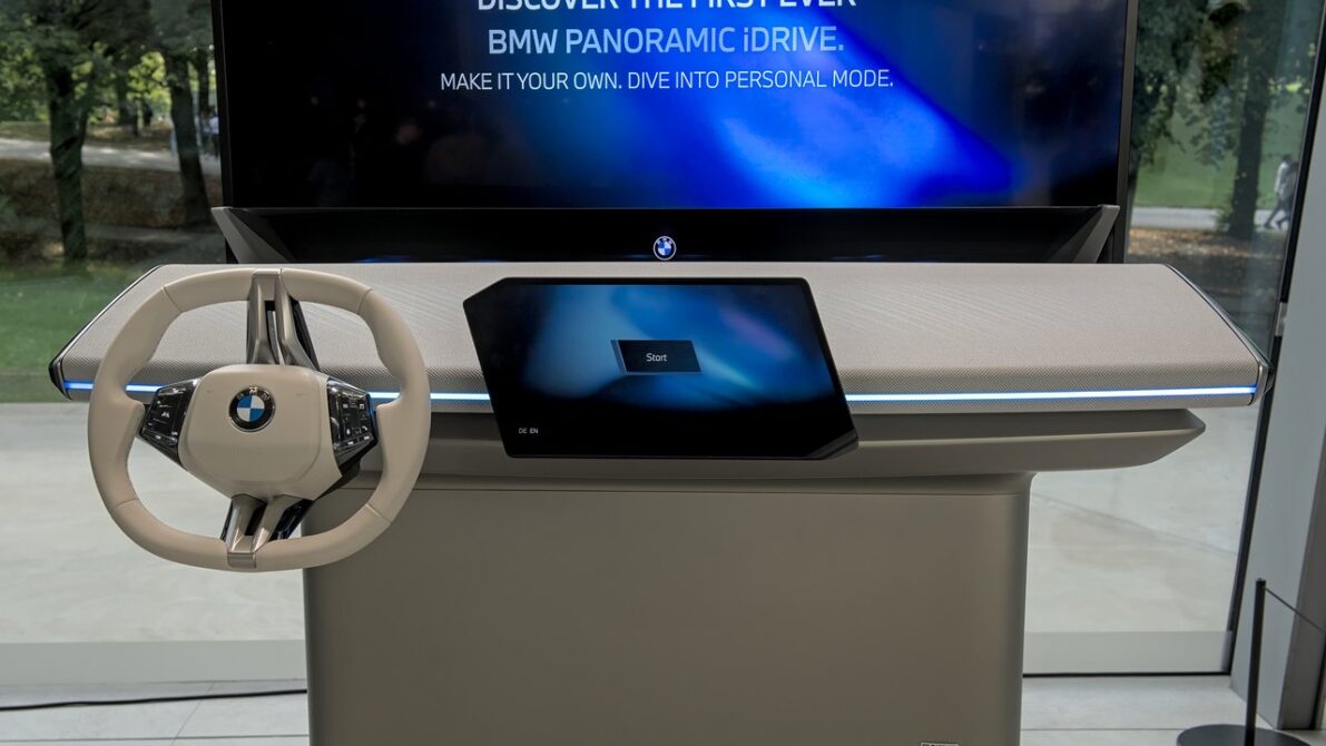 新型BMW iX3 内装・運転席