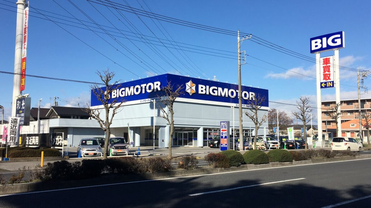 中古車販売店の店舗外観