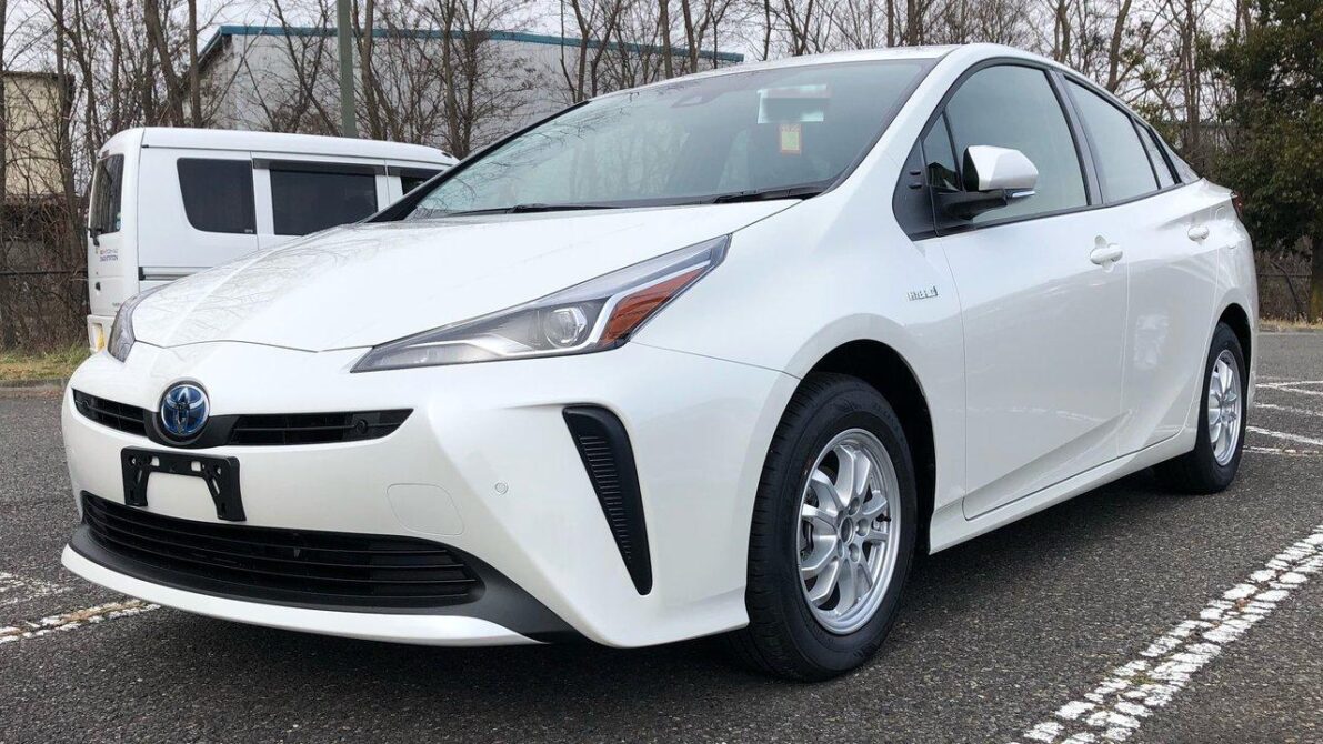 旧型50系プリウスの中古相場、前期と後期の違い