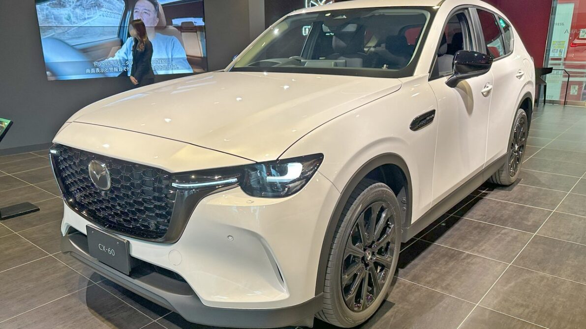 現行1代目CX-60(KH型)XD SP 4WDの外観フロント