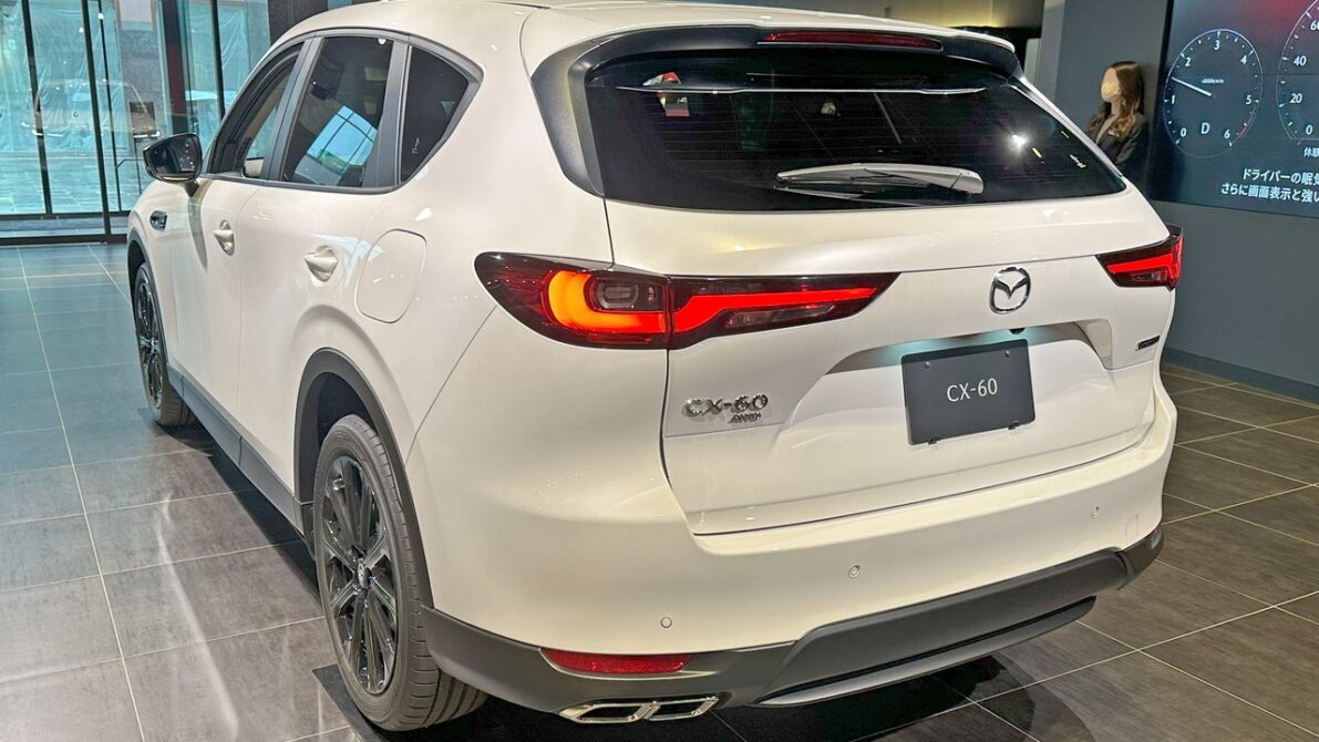 現行1代目CX-60(KH型)XD SP 4WDのリア外観