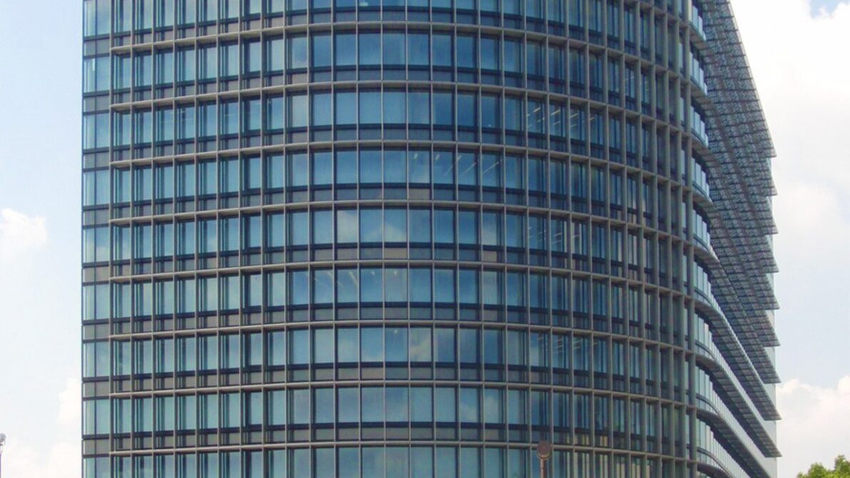 トヨタ本社ビル(商談・交渉のイメージ)