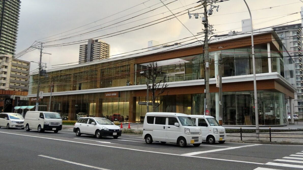 レクサス販売店(大阪・福島)の外観