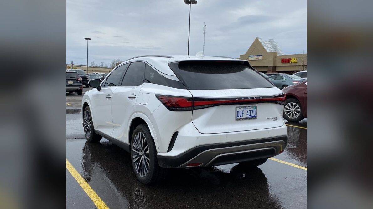 現行5代目レクサスRX 350（AWD）のリア外観